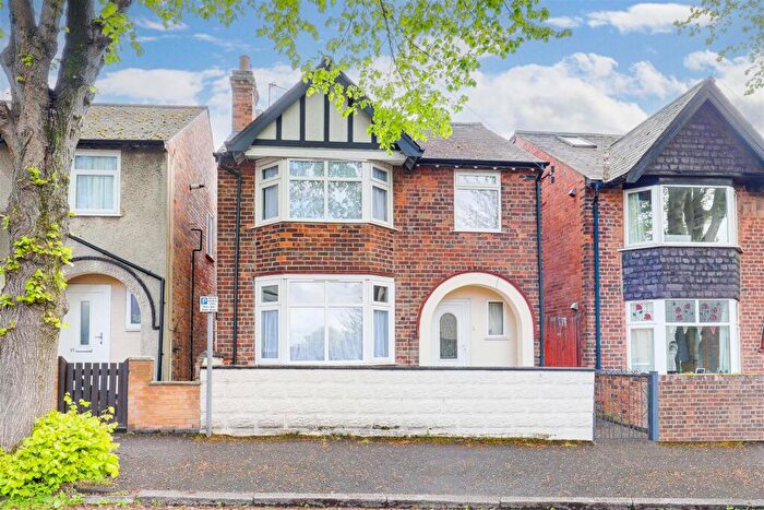 3 Bedroom Detached House For Sale In Rolleston Drive, Nottingham, Nottinghamshire, NG7