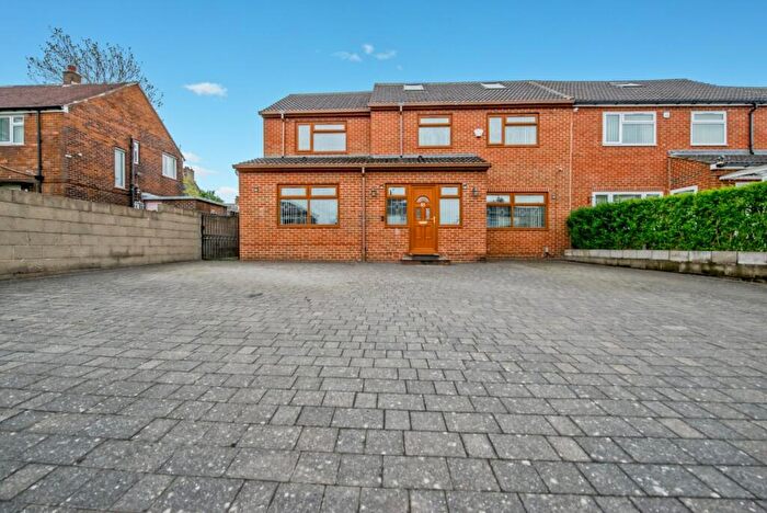 7 Bedroom Semi-Detached House For Sale In Busfield Street, Bradford, BD4