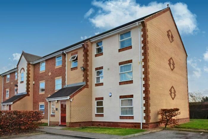 2 Bedroom Flat To Rent In Burns Avenue, Chadwell Heath, Romford, RM6