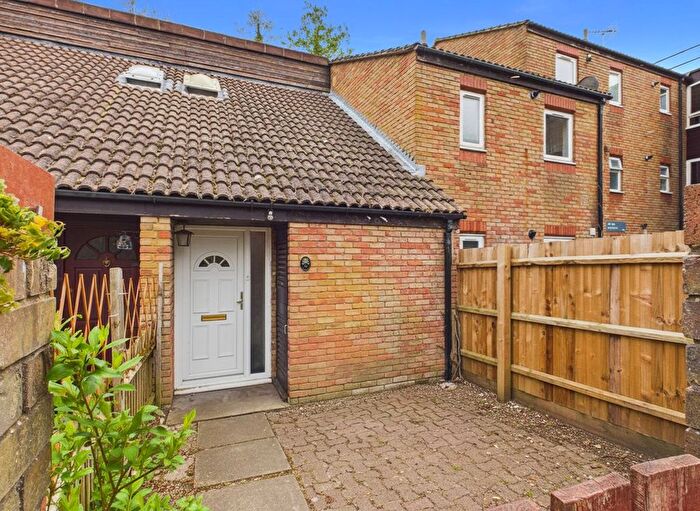 2 Bedroom Maisonette For Sale In Baron Court, Stevenage, SG1