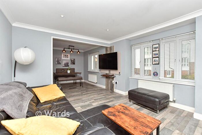 2 Bedroom Flat For Sale In Bluebell Drive, Sittingbourne, Kent, ME10