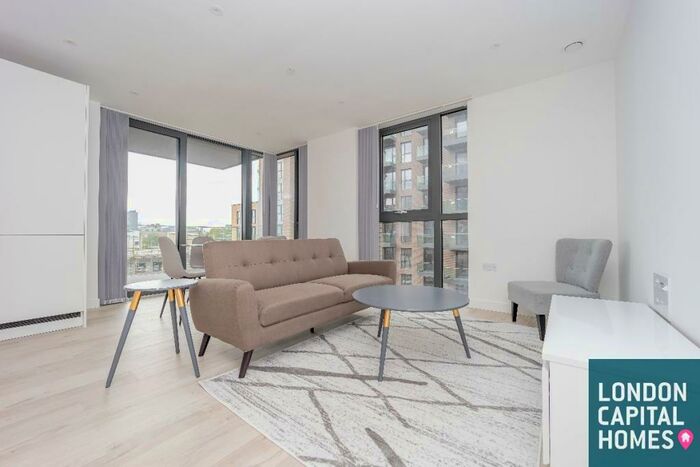 2 Bedroom Apartment To Rent In Willowbrook House, Woodberry Down, N4