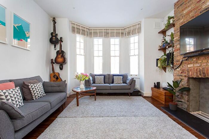 2 Bedroom Apartment To Rent In Cranwich Road, London, N16