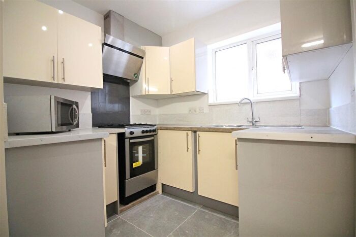Studio To Rent In Kingsway, Hayes, UB3