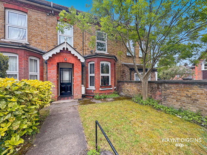 1 Bedroom Duplex For Sale In Meesons Lane, Grays, RM17