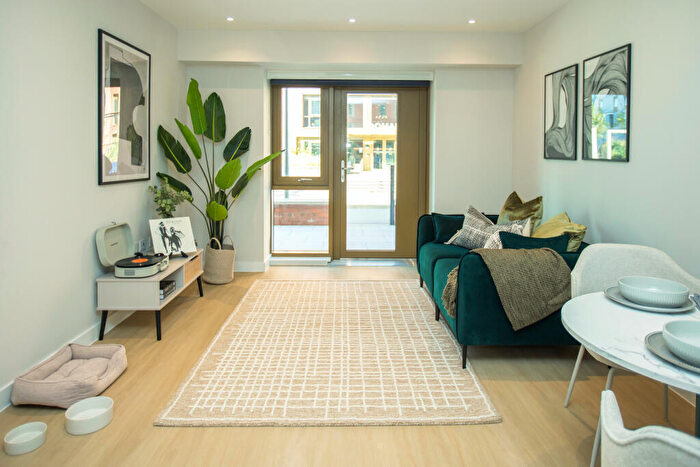 1 Bedroom Apartment To Rent In Emporium House East, Alloway Courtyard, Weldale Street, Reading, RG1