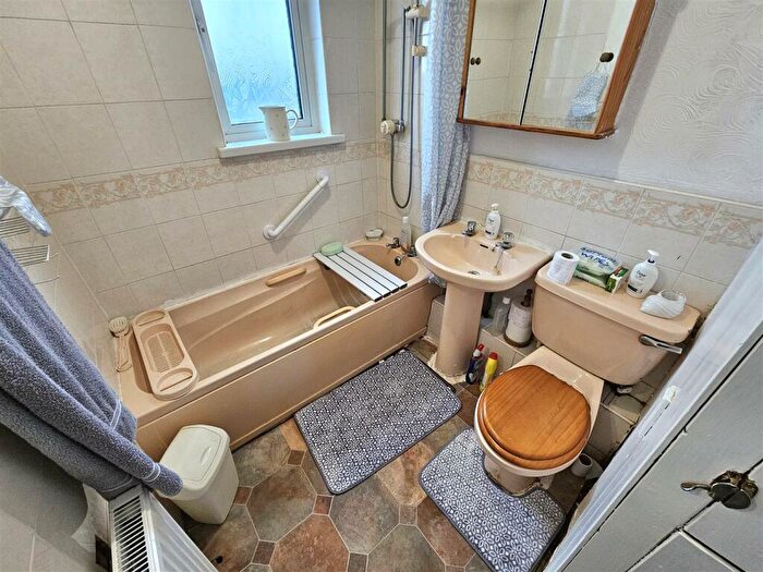 3 Bedroom End Of Terrace House For Sale In Glencroft Road, Solihull, B92