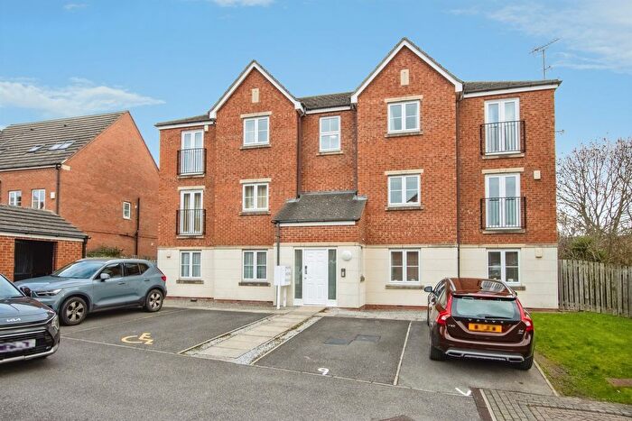 2 Bedroom Flat For Sale In Ainsley View, Leeds, LS14