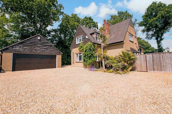 4 Bedroom Detached House For Sale In Monkton Close, Ferndown, BH22