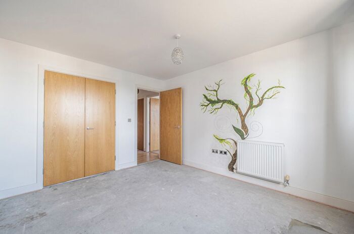 1 Bedroom Flat For Sale In High Street, London, E15