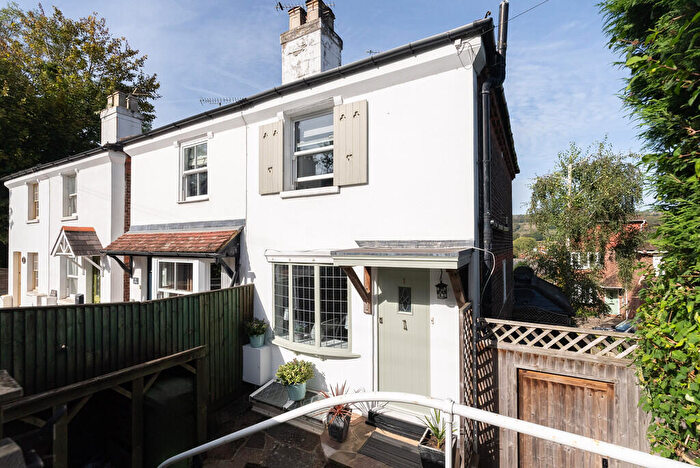 3 Bedroom End Of Terrace House For Sale In Guildford Road, Westcott, RH4