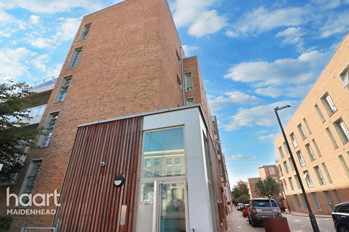 1 Bedroom Flat For Sale In Kidwells Close, Maidenhead, SL6