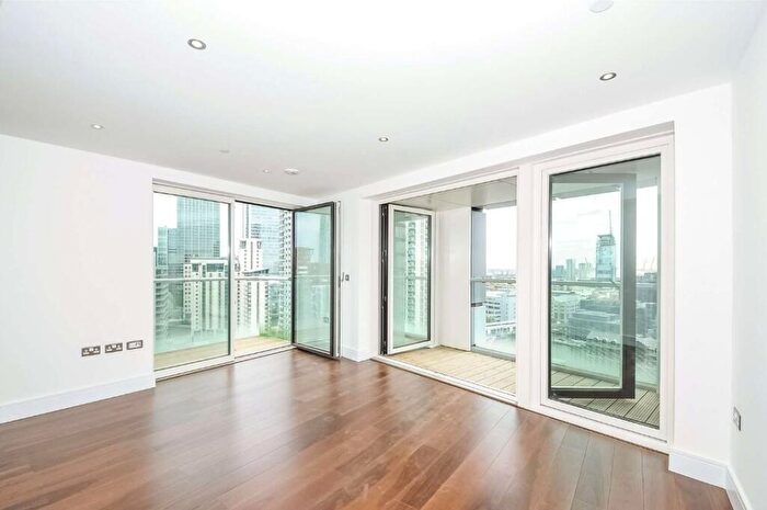 3 Bedroom Apartment To Rent In Talisman Tower, Lincoln Plaza, London, E14