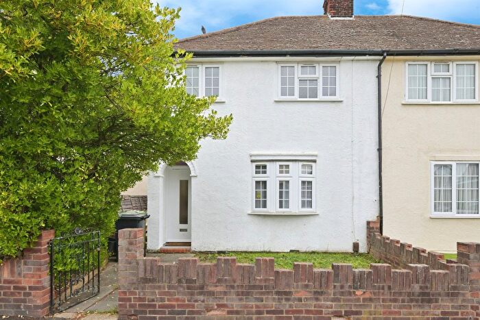 3 Bedroom Semi Detached House For Sale In Wharf Road, Broxbourne, EN10