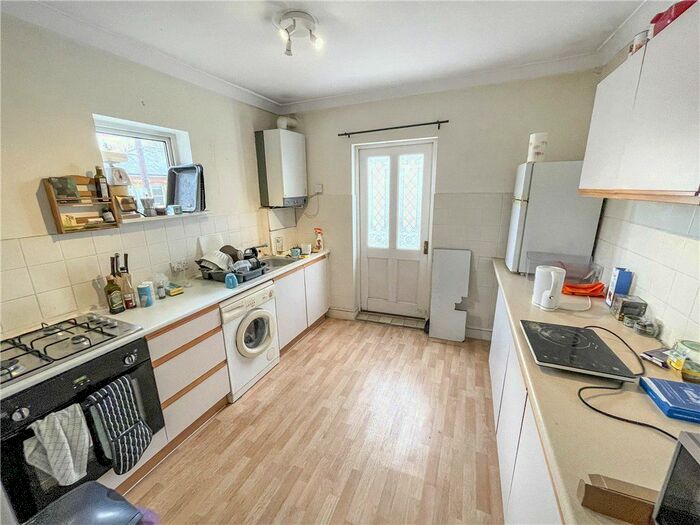 3 Bedroom Flat To Rent In Twickenham Road, Isleworth TW7