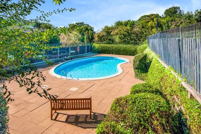 2 Bedroom Flat To Rent In Steep Hill, East Croydon, CR0