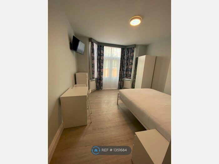 Studio To Rent In Elm Road, Wembley, HA9