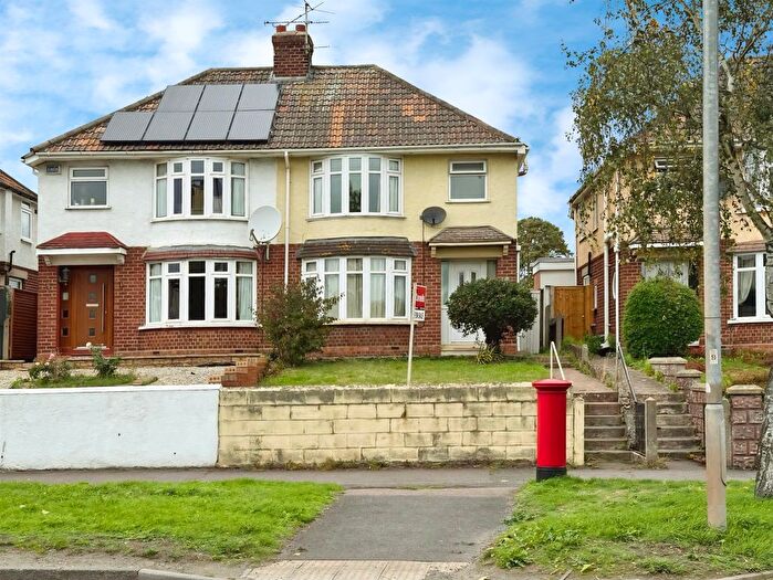 3 Bedroom Semi Detached House For Sale In Priorswood Road, Taunton, TA2