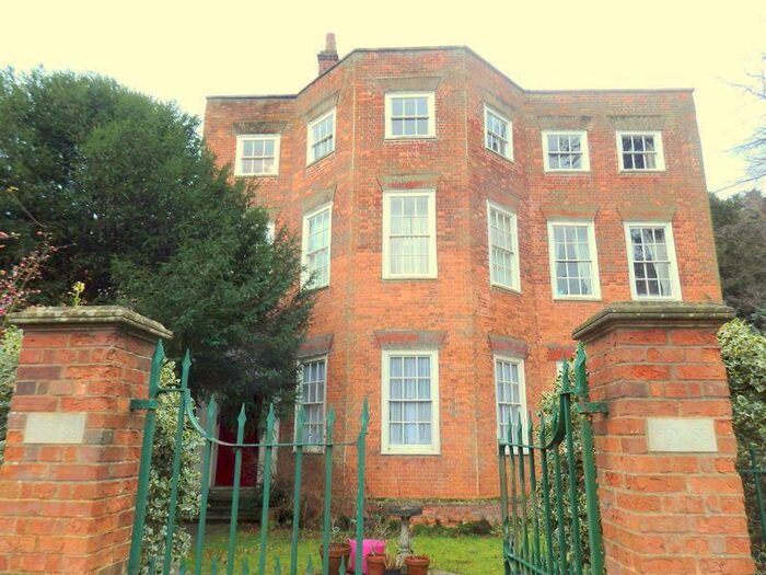 2 Bedroom Flat To Rent In Spring Street, Epsom, KT17