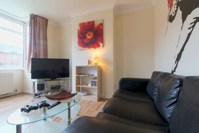 4 Bedroom House To Rent In Chapel Lane, Leeds, LS6