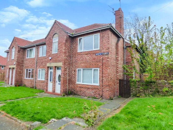 3 Bedroom Flat To Rent In Myrtle Avenue, Dunston, Gateshead, Tyne And Wear, NE11