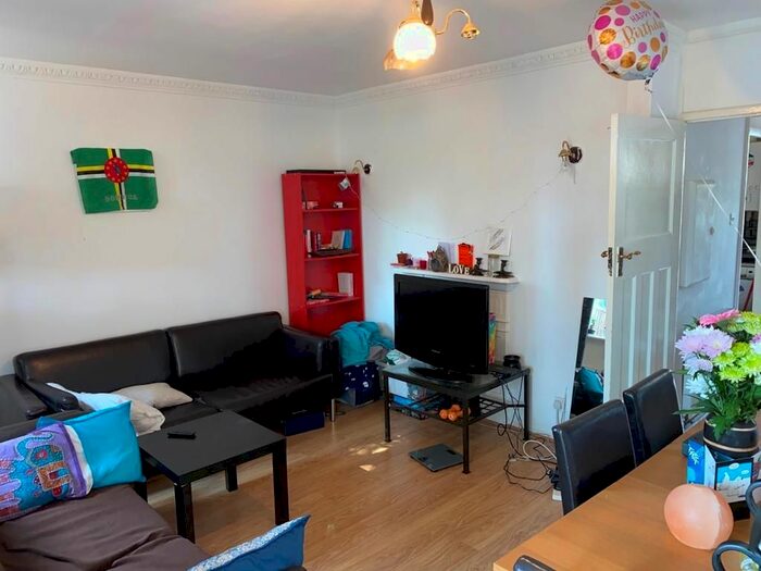 3 Bedroom Maisonette To Rent In Fenwick Place, London, SW9