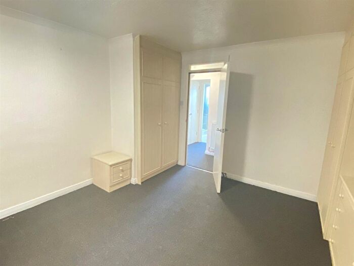 2 Bedroom Flat To Rent In Bethany Waye, Feltham, TW14