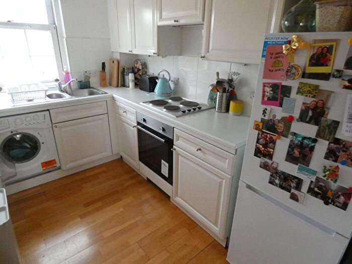 1 Bedroom Flat To Rent In Elizabeth Square, London, SE16