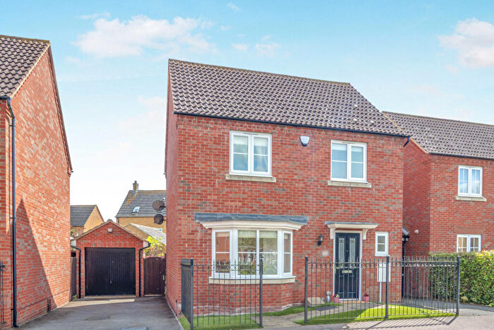 3 Bedroom Detached House To Rent In Laxton Way, Bedford, Bedfordshire, MK41