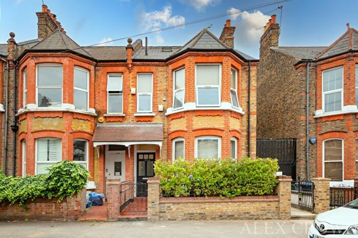 3 Bedroom Flat For Sale In Bathurst Gardens, Willesden, NW10