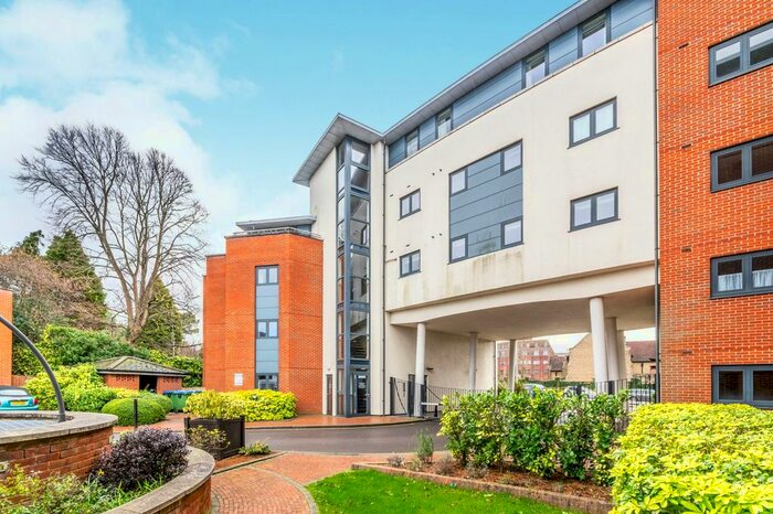 1 Bedroom Flat To Rent In Kings Gate, Horsham, RH12