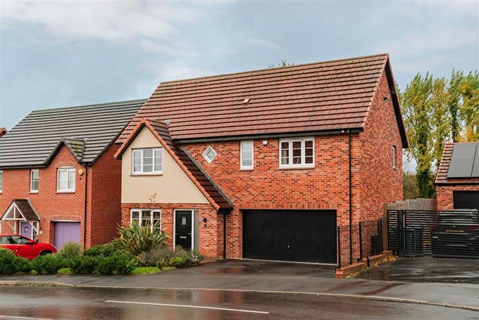 4 Bedroom Detached House For Sale In Pomegranate Road, Newbold, Chesterfield, S41