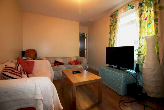 5 Bedroom Terraced House To Rent In Malefant Street, Cathays, CF24