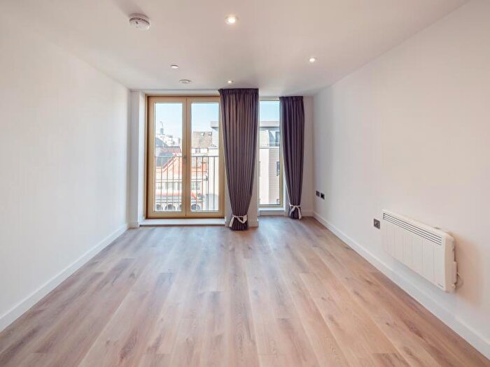 2 Bedroom Apartment To Rent In Flat :: The Quarters, M1