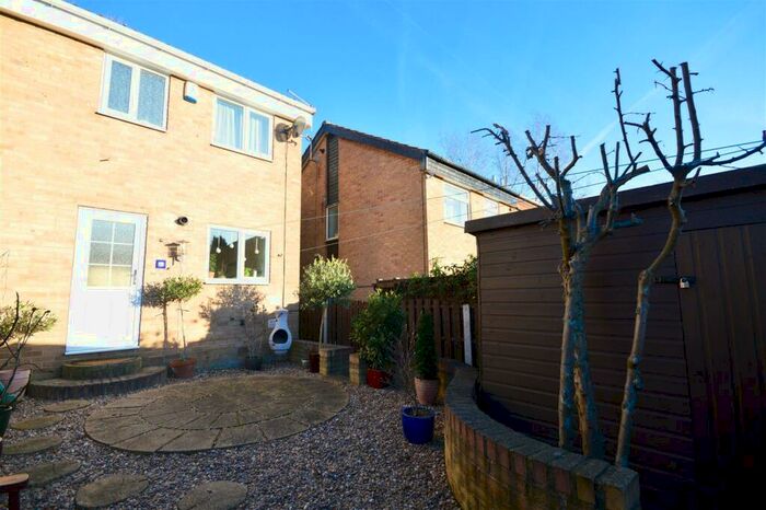 2 Bedroom Semi-Detached House To Rent In Westcroft Drive, Westfield, S20