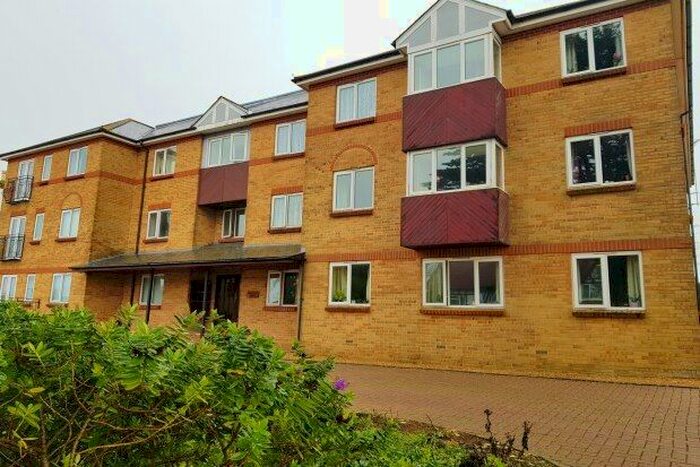 2 Bedroom Flat To Rent In Highfield Court, Ryde, PO33