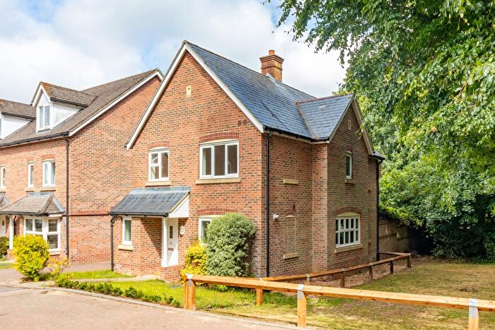 4 Bedroom Detached House To Rent In Thornton Close, Alresford, SO24
