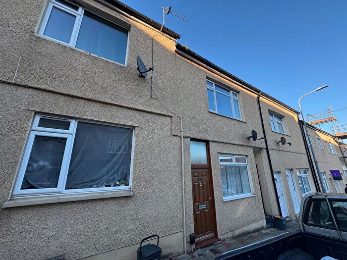 2 Bedroom Flat To Rent In Main Street, Barry, CF63