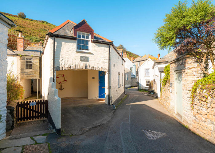 3 Bedroom Detached House For Sale In Middle Street, Port Isaac, PL29