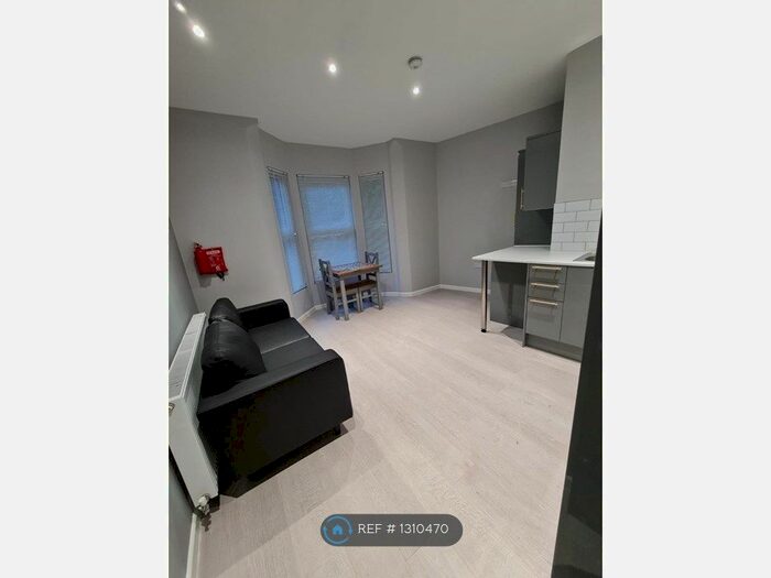 2 Bedroom Flat To Rent In Paynes Lane, Coventry CV1