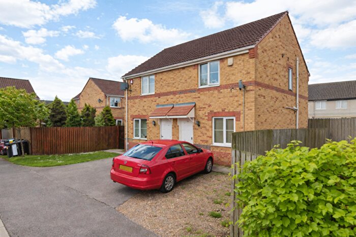 2 Bedroom Semi Detached House To Rent In Holme Bank Close, Bradford, BD4