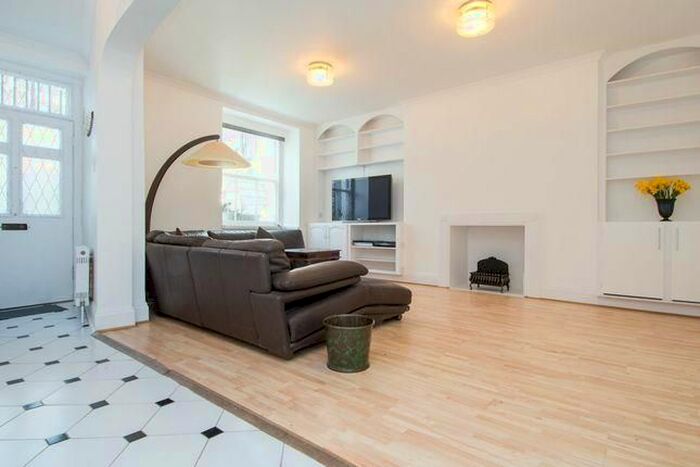 2 Bedroom Flat To Rent In Bryanston Square, Marylebone, London, W1H