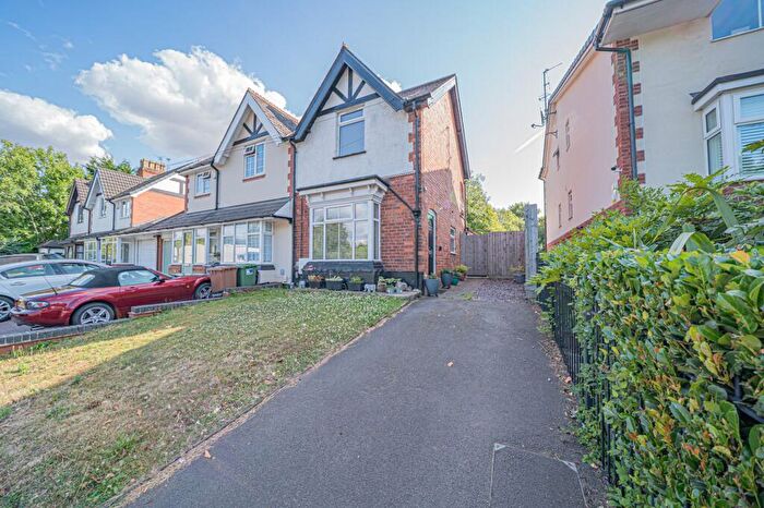 2 Bedroom Semi-Detached House For Sale In Stratford Road, Shirley, B90