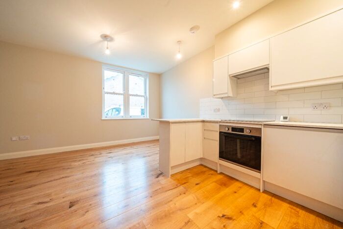 1 Bedroom Flat To Rent In High Street, Shepperton, TW17