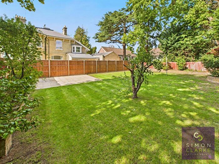 2 Bedroom Apartment To Rent In Woodside Avenue, London, N12