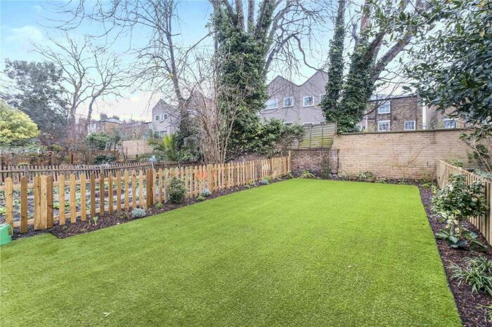 3 Bedroom Apartment To Rent In Greenwood Road, London, E8