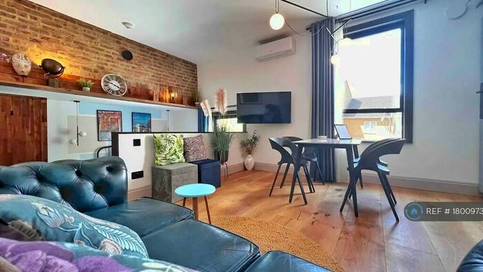 1 Bedroom Flat To Rent In King Charles Road, Surbiton, KT5