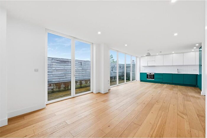 2 Bedroom Flat To Rent In Osborn House, Osborn Terrace, Blackheath, Greenwich, SE3