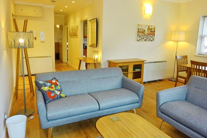 2 Bedroom Flat To Rent In Dock House, Navigation Walk, Leeds, West Yorkshire, LS10