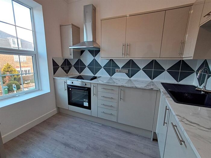 1 Bedroom Flat To Rent In Aldenham Road, Bushey, WD23